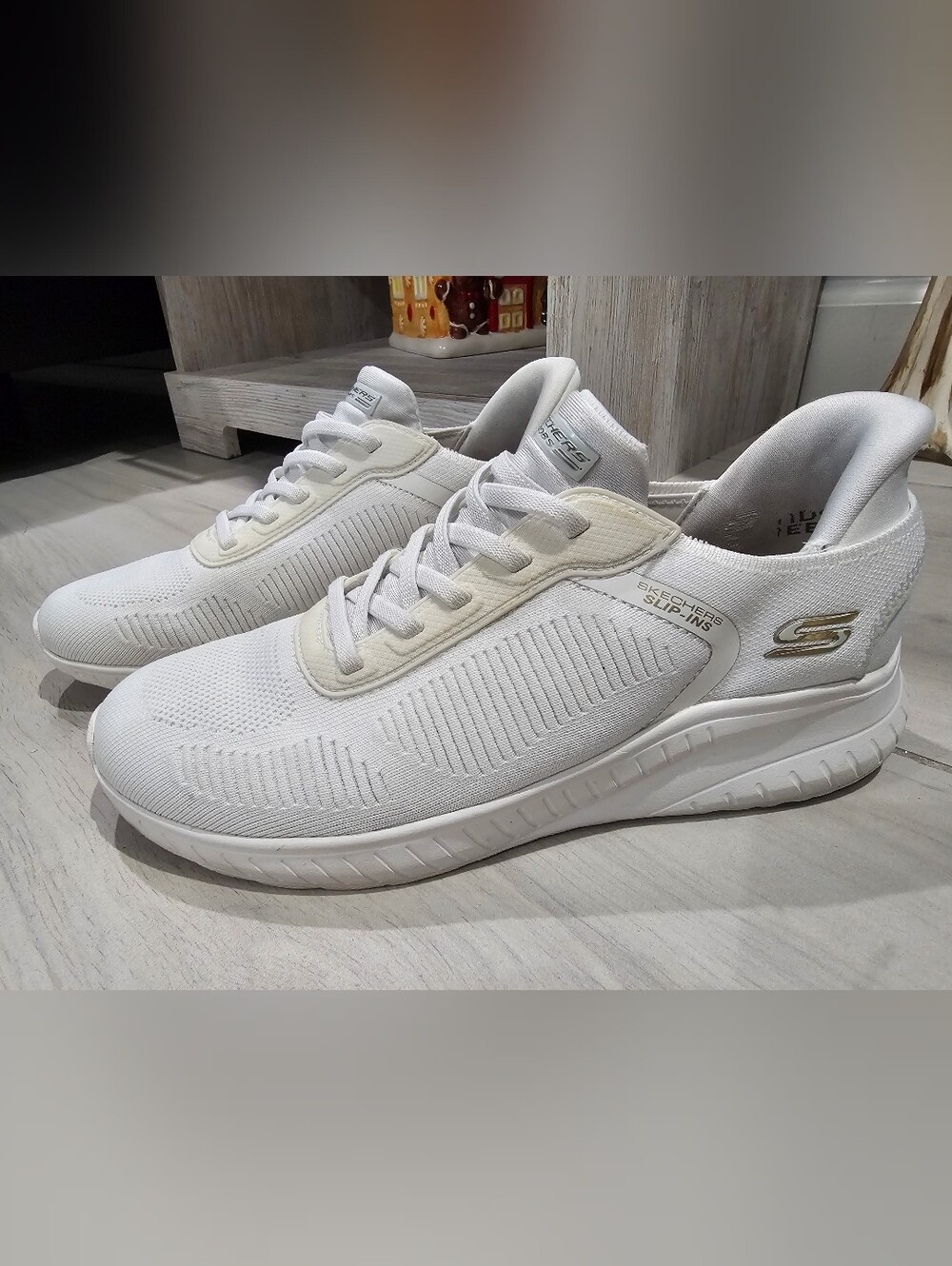 Skechers Bobs Slip Ins Women’s White Knit Hands Free Sneakers Size 8.5